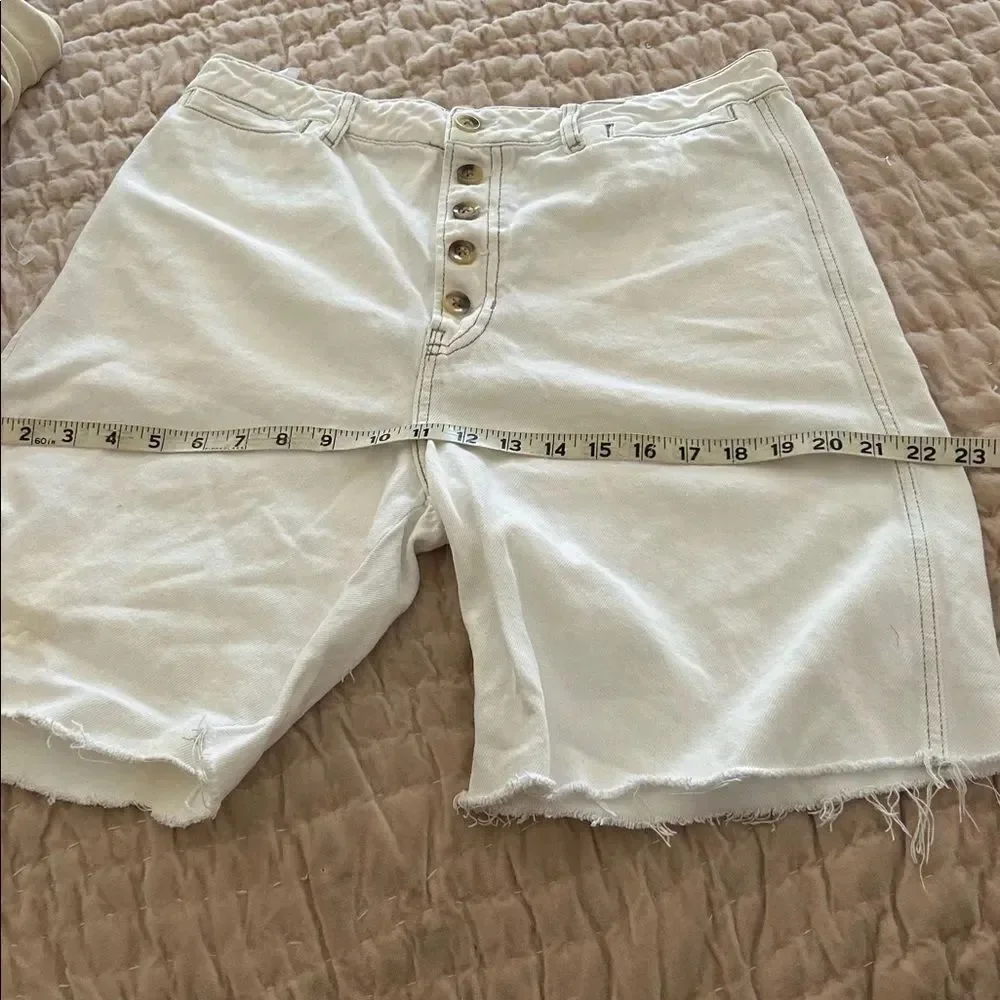 Reformation Off-White Denim cut off Shorts size 31